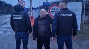 Злодія, який виявився громадянином Грузії, депортували після того, як він відсидів в українській в’язниці, фото Міграційної служби Івано-Франківської області
