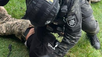 На Львівщині затримали чоловіка, який п’ять разів вдарив односельця ножем