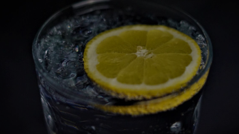 Чи є вода з лимоном напоєм для схуднення?