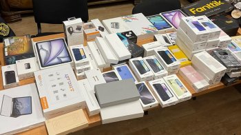 У Краківці двоє водіїв намагалися провезти контрабанду техніки Apple, Redmi та Samsung