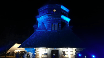 У Комарно відтворили іконостас за технологією 3D-мапінгу