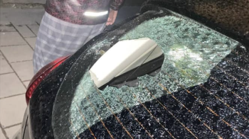 У Львові 21-річна дівчина розбила скло в шести автомобілях