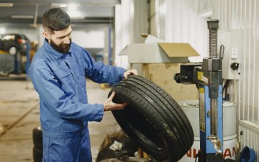 Коли потрібно міняти шини на зимові в Україні у 2025 році