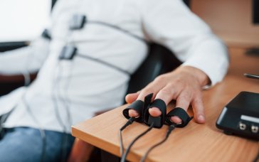 Перевірка працівників і кандидатів на роботу на поліграфі