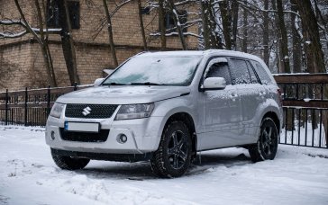 Не лийте окріп: як правильно очистити автомобіль від льоду