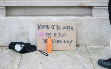 8 березня – не свято “весни та краси”: справжня історія, яку змінив СРСР