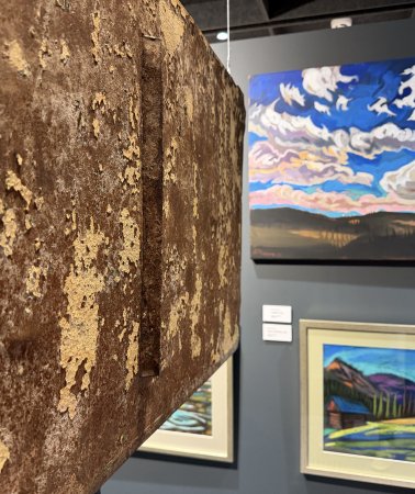 Мистецтво після паузи: у ZAG відкрили виставку робіт українських захисників