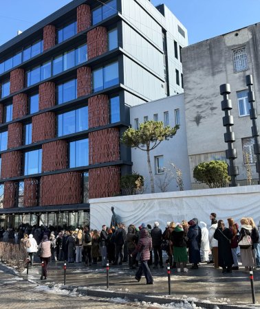 Виставка Шевченка у ZAG: довга черга тисяч охочих відвідати