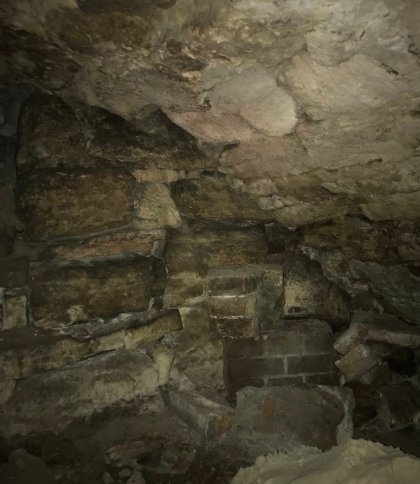 У підвалі аварійного будинку у Львові знайшли залишки стародавнього млина