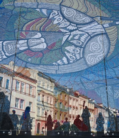 До Львова привезли відтворену мозаїку художниці Алли Горської