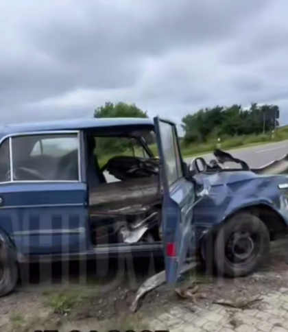 Водій ВАЗ потрапив до лікарні  після зіткнення авто з відбійником на Львівщині