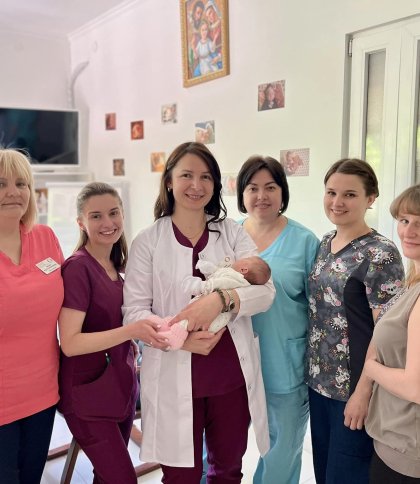 Дівчинка не важила навіть кілограм: у Львові лікарі виходили передчасно народжене немовля