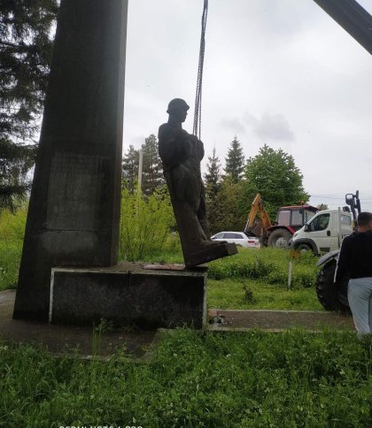 На Львівщині демонтували ще два пам’ятники радянським солдатам (фото, відео)