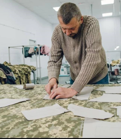 Швейне підприємство у Львові почало відшивати жіночу військову форму