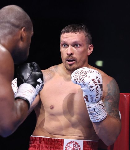 Усик знову став абсолютним чемпіоном світу у надважкій вазі