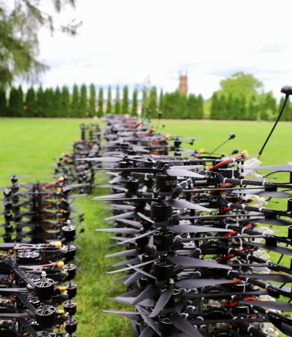 Зі Львівщини на фронт благодійники передали ще 180 FPV-дронів