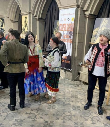 Зґарди, чепраги, ґердани, грусталі: львівський музей показує прикраси на виставці у Чернівцях