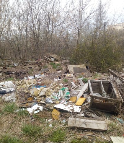 У Львові виявили стихійне сміттєзвалище (фото)
