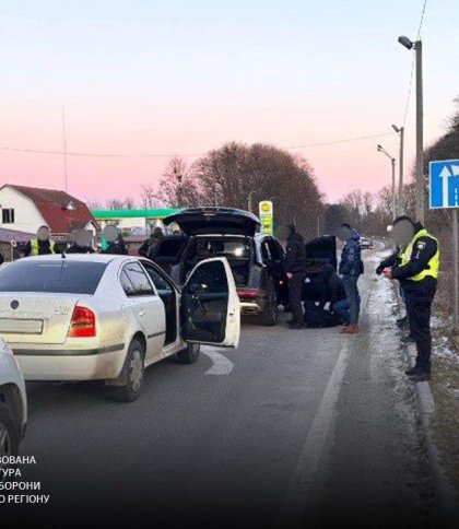 За кордон за 9 тис. доларів: на Львівщині затримали переправника ухилянтів