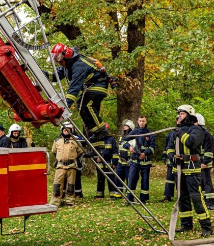 Британія передала до Львівської області найбільшу партію спецтехніки для ДСНС