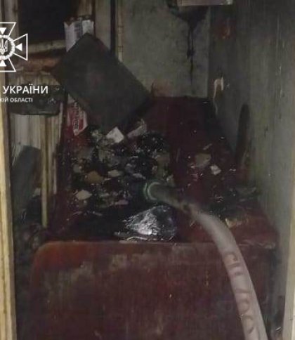 Лежала непритомна у квартирі, а поруч — мертвий собачка: у Львові через пожежу ледь не загинула жінка