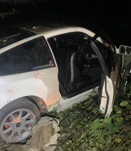 На Львівщині у ДТП травмувався пасажир авто, яке в’їхало в огорожу