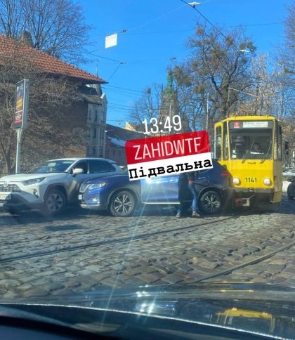 Шалений затор в центрі міста: у Львові через ДТП заблоковано рух транспорту