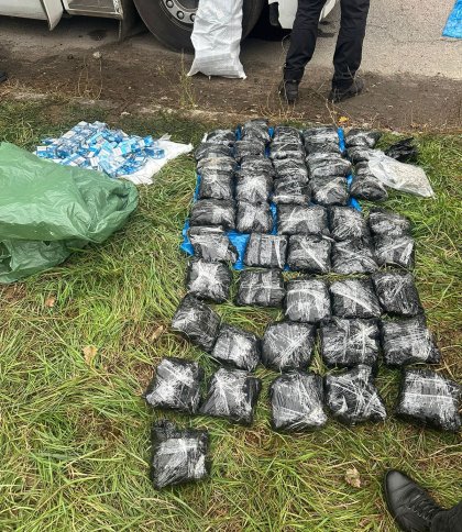 У вантажівці, що їхала з України прикордонники знайшли 14 кг наркотиків