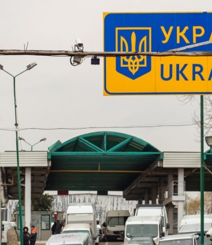 Троє колишніх народних депутатів втекли з України під виглядом волонтерів через систему «Шлях»
