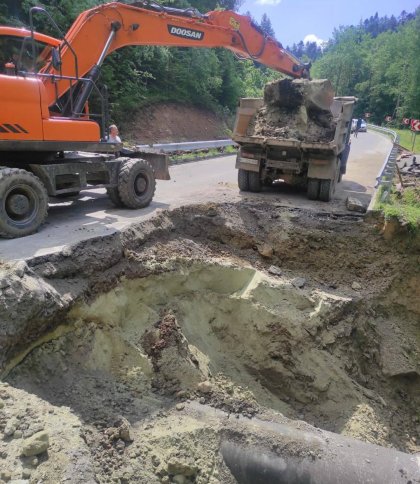 На Львівщині ремонтують дороги, що розмило під час негоди (відео)