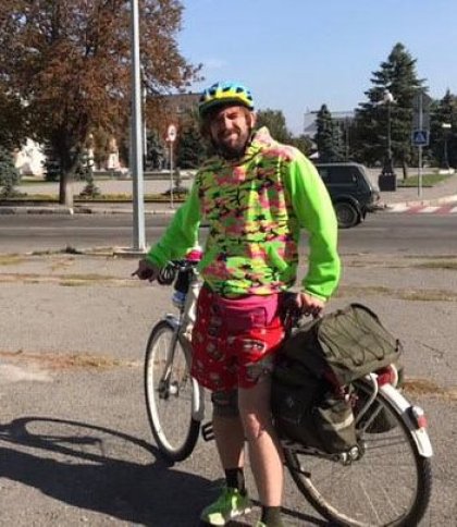 Волонтер проїхав на велосипеді з Харкова до Дрогобича, щоб зібрати гроші на ЗСУ