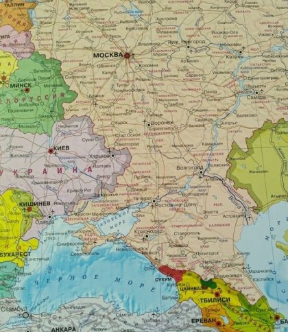 У МЗС України показали російський підручник, на якому анексовані області «намалювали» територією РФ