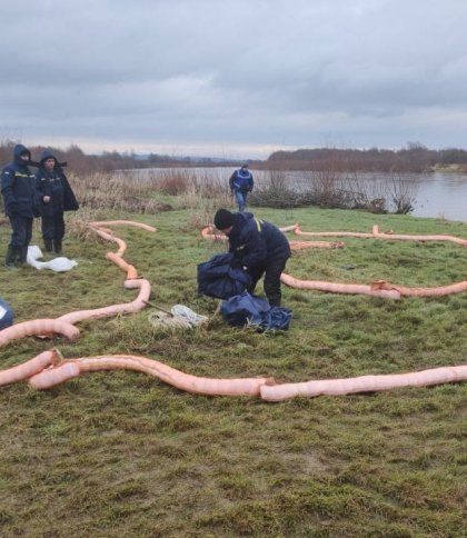 Норма перевищена у 200 разів: на Львівщині стався витік нафтопродуктів, які потрапили у Дністер