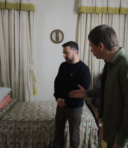 Невеличка кімната з ліжком, телевізором та умивальником: де проживає Зеленський під час війни