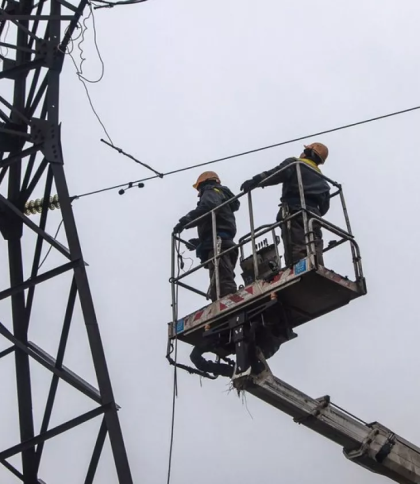 Після нічної бурі: частина Львівщини без електрики