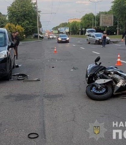 Переломи черепа, ніг, ребер та ключиці: на Львівщині у ДТП травмувались 4 водіїв двоколісних