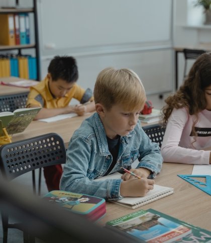 Львівські школи повертаються з канікул: для учнів початкових класів навчання видозмінять
