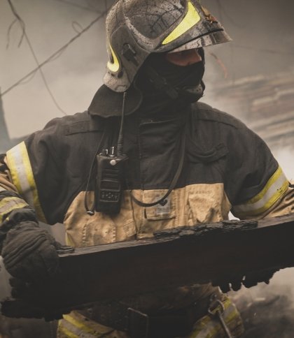 На Яворівщині горіла складська будівля: вогнеборці ліквідували займання