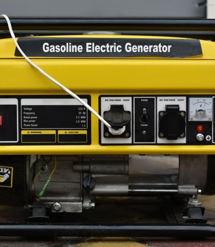 Бензиновий генератор