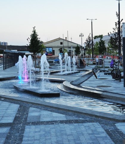 фонтан на площі Двірцевій у Львові