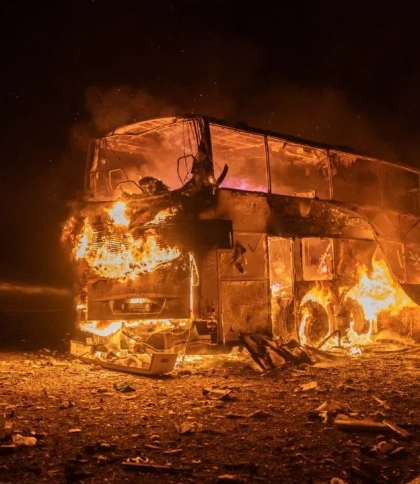 Автобус загорівся внаслідок ракетного удару