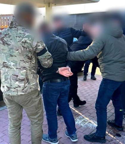 Керівника благодійного фонду із Самбірщини затримали за сприяння ухилянтам у втечі за кордон