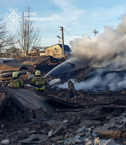 Пожежа у Шептицькому через уламки ракети