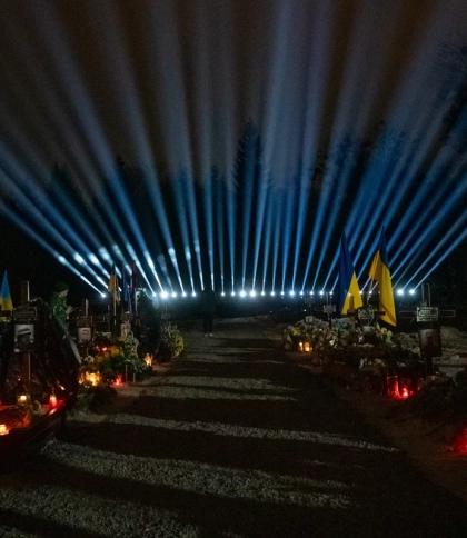 У Львові на Личаківському кладовищі засвітили промені пам’яті