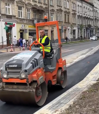У Львові на вулиці Бандери облаштували велодоріжку