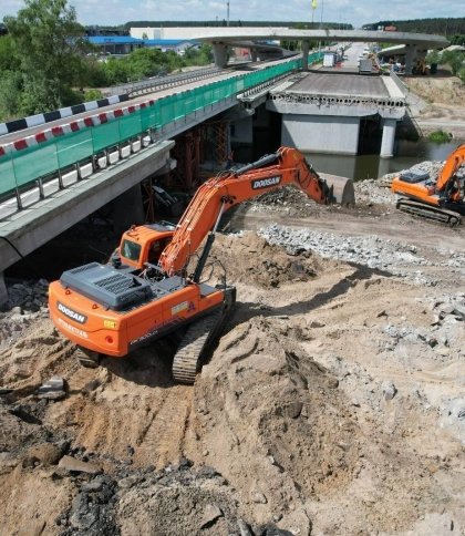 Міст через річку Ірпінь на Житомирській трасі знову відкрили для руху вантажівок