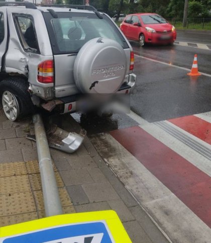 У Львові водій Opel під наркотиками вʼїхав в дорожній знак
