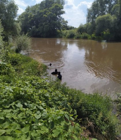 Поплив за течією та зник: на Львівщині водолази шукають чоловіка, який пропав на Дністрі