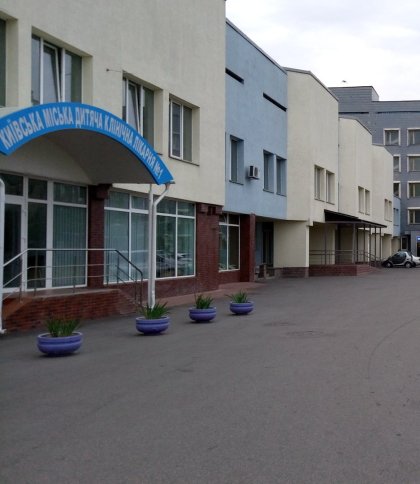 Пацієнтів двох київських лікарень евакуюють через загрозу ворожої атаки