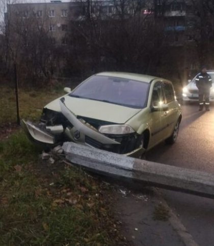 У Львові водійка в’їхала в стовп